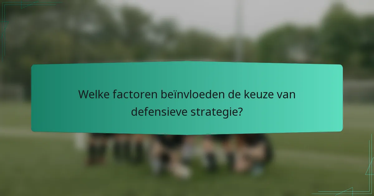 Welke factoren beïnvloeden de keuze van defensieve strategie?